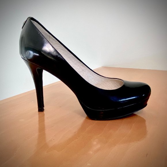 Michael Kors "Ilona" Black Patent Platform Pumps - Like New! - Picture 1 of 8